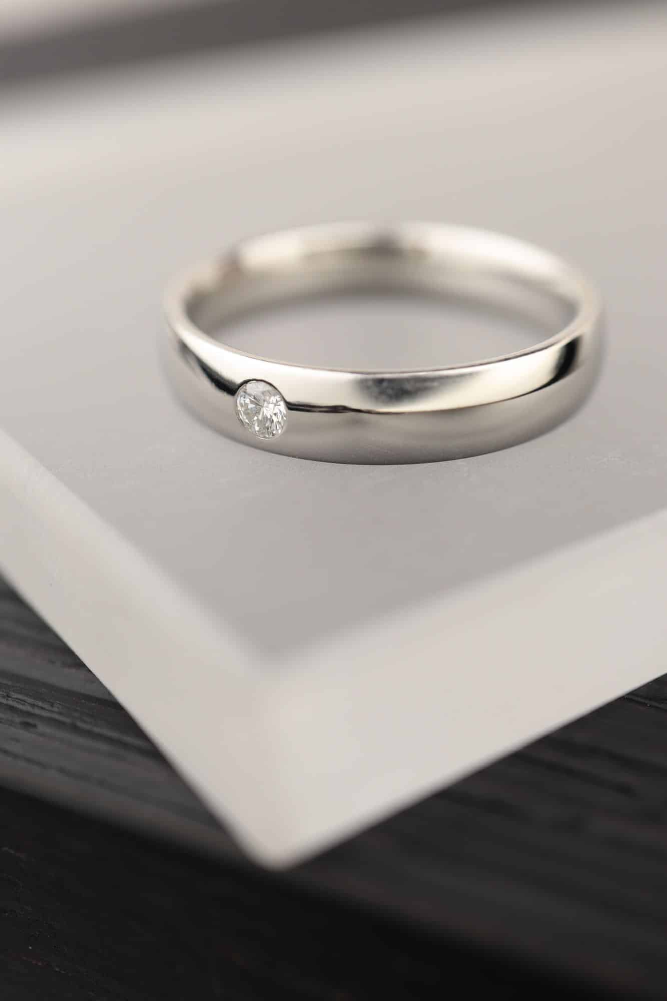 bolle platinaring met diamant