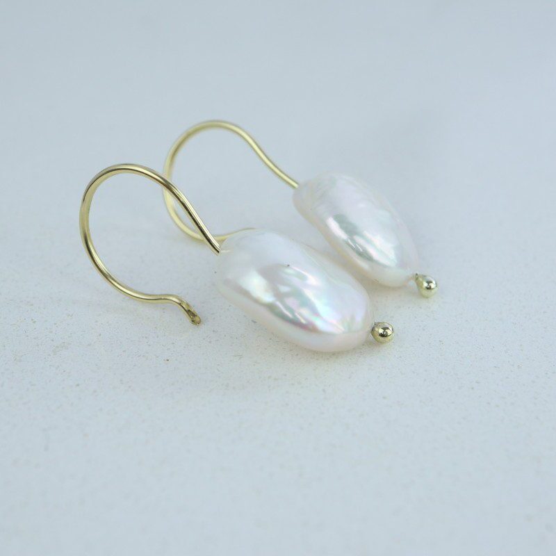 Oorhangers met witte muntparels