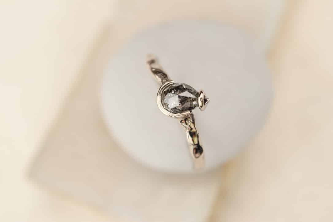 palladium witgouden ring organisch met diamant - Afbeelding 3