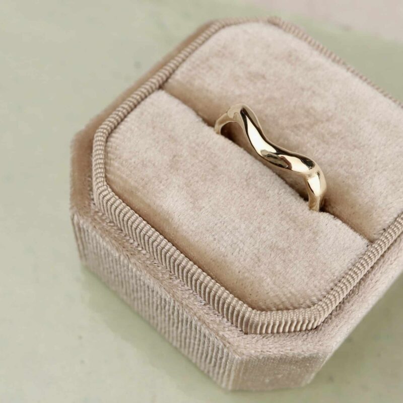 gouden ring voor bij verlovingsring
