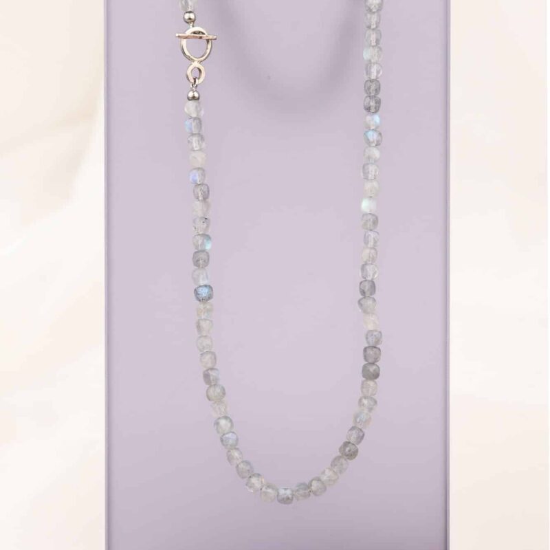 Labradoriet collier met witgoud