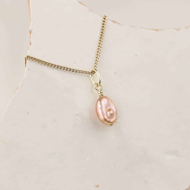 Keshi parel hanger met goud