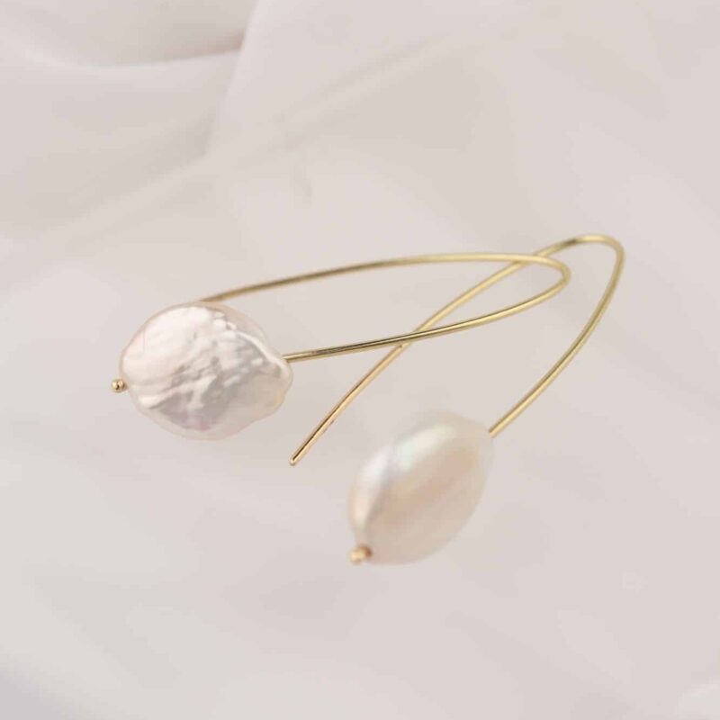 witte zoetwater parel oorhangers