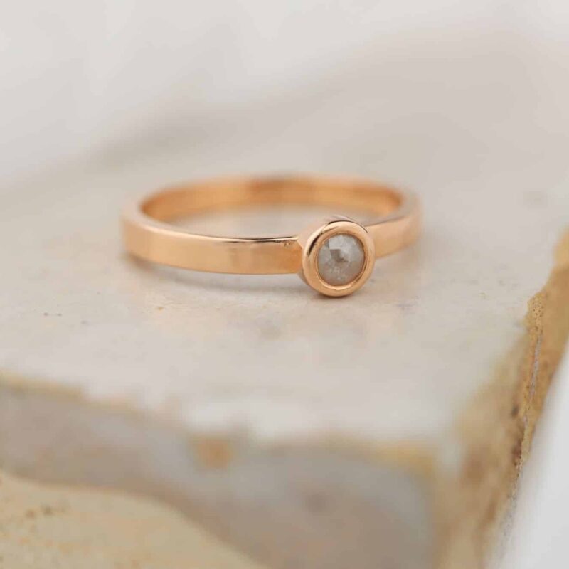 roodgoud ring met roosgeslepen diamant
